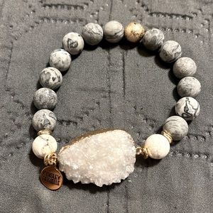 Kinsley Armelle Howlite stone